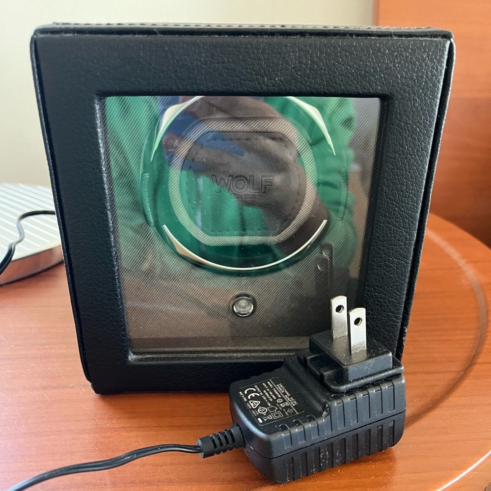 WOLF watch winder with cover